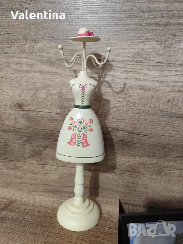 Поставка за бижута , снимка 3 - Декорация за дома - 53783344