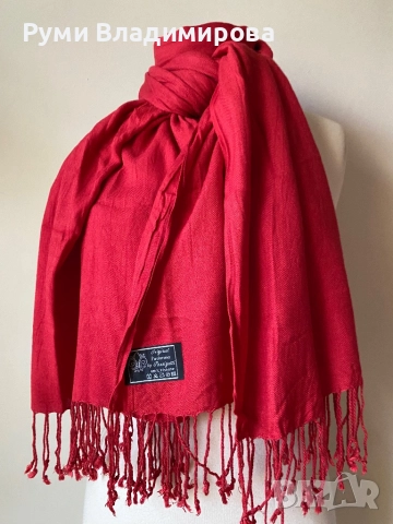Червен шал от 100 % вискоза, снимка 2 - Шалове - 53002170