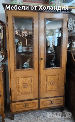 Антикварна витрина с интарзия, снимка 2 - Секции и витрини - 53722055