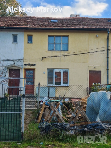 Продава се апартамент с възможност за преустройство.