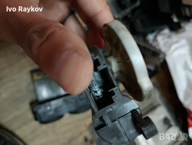 Моторче клапа парно 8E1820511C за AUDI A4 , снимка 3 - Части - 56069439