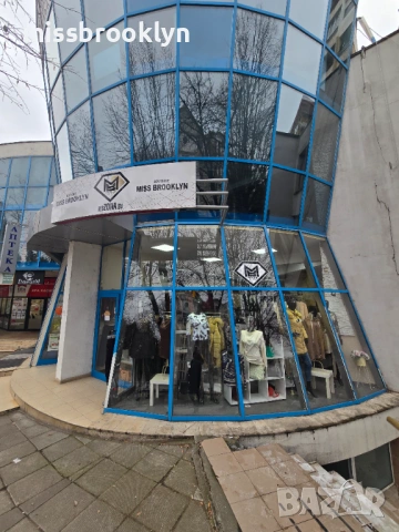 Продава се бизнес - работещ магазин за дамско облекло + налична стока
