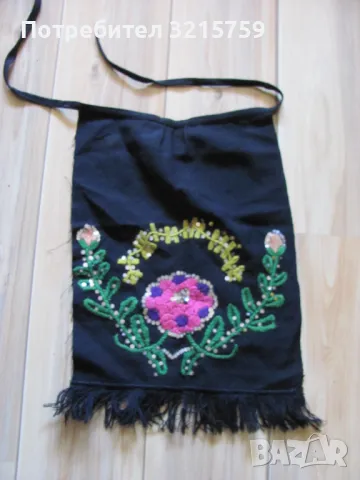 Престилка за носия , вълна , бродерия, пайети, снимка 1