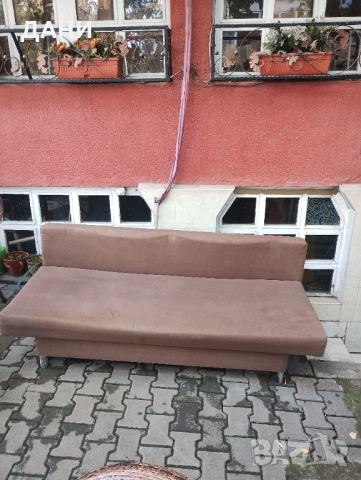 Разтегателен диван-легло, канапе с ракла.190/80/80.В разпънатo състояние ширината е 160 см