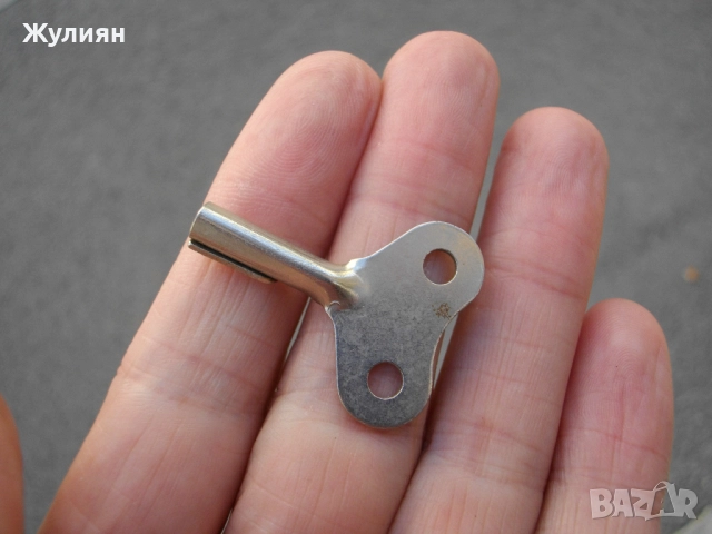 СТАРО КЛЮЧЕ КЛЮЧ ЗА МЕХАНИЧНА ИГРАЧКА ИЛИ ЧАСОВНИК