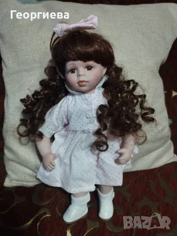 Продавам красива керамична кукла 