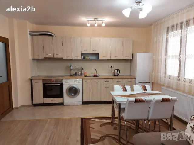 Давам под наем двустаен обзаведен апартамент в близост до Спортния интернат и Първи корпус на ЮЗУ, снимка 1