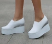 Обувки на платформа - бяла кожа и брокат - VBR90, снимка 2