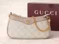 Gucci Луксозна Бежова Дамска Чанта С Монограм И Верижка Код DST85, снимка 1