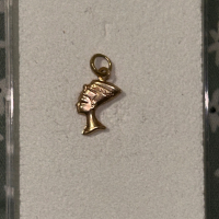 Златна висулка , снимка 2 - Колиета, медальони, синджири - 44748486