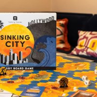Talking Tables: Sinking City Нова настолна игра Забавно и бързо стратегическо приключение 13+, снимка 7 - Други игри - 42510439