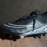 Високо качествени бутонки (обувки за футбол) черно бели,размера е 43, снимка 2 - Футбол - 44734846
