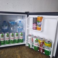Мини бар / мини хладилник с терморегулатор / LED осветление  Обем: 38 литра Охлажда храна и напитки , снимка 1 - Хладилници - 44341129