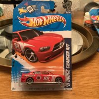 Метална количка Hot Wheels 11 Dodge Charger R/T, снимка 1 - Колекции - 40629775