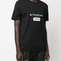 GIVENCHY Black Reverse Logo Print Slim Fit Мъжка Тениска size M (S) и L (M), снимка 1 - Тениски - 41068623