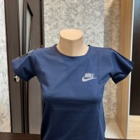 Дамски тениски Nike в червено, тъмно синьо и бяло, снимка 2 - Тениски - 44230035