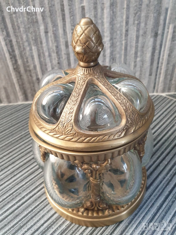 Стара италианска бронзова-стъклена кутия с капак 18см/бижутерка-бонбониера-захарница, снимка 1