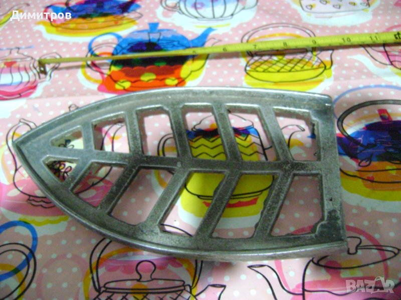 стара чугунена поставка за ютия, снимка 1