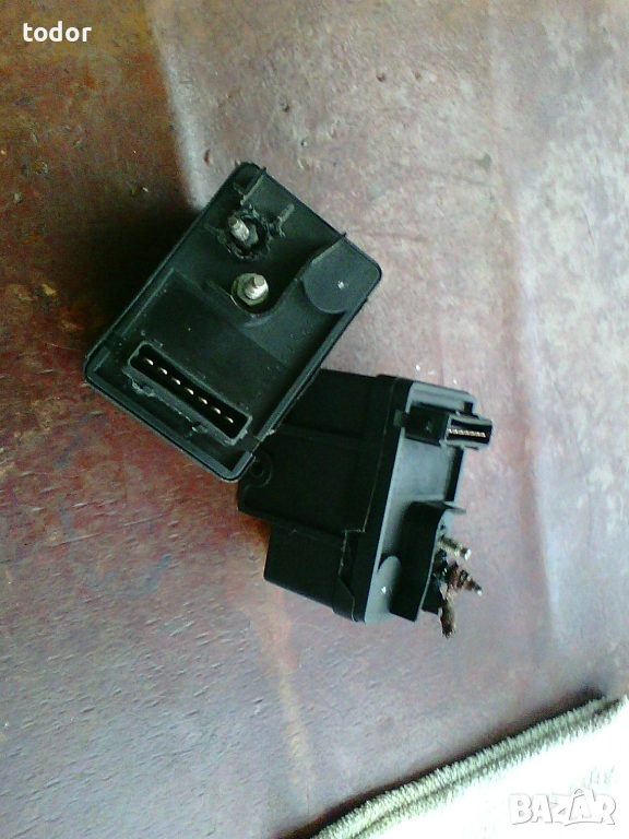 продавам 2бр. релета подгряване на свещи за пежо 106,ситроен саксо за ремонт или за части, снимка 1