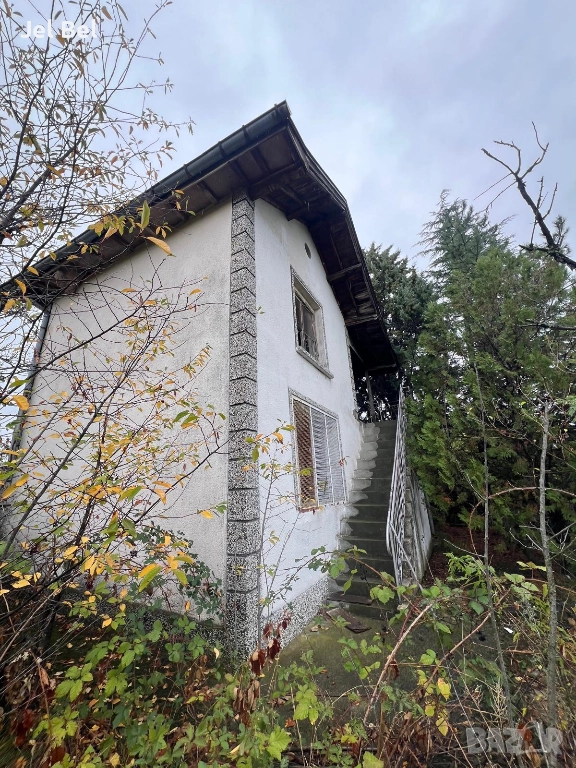 Къща на 2 Етажа в Казанлък с 1.1 дк Двор във Вилна Зона "Старите Лозя", снимка 1