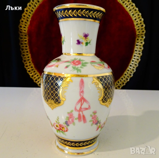 Порцеланова ваза злато,рози,кобалт,лавров венец,печат. , снимка 1