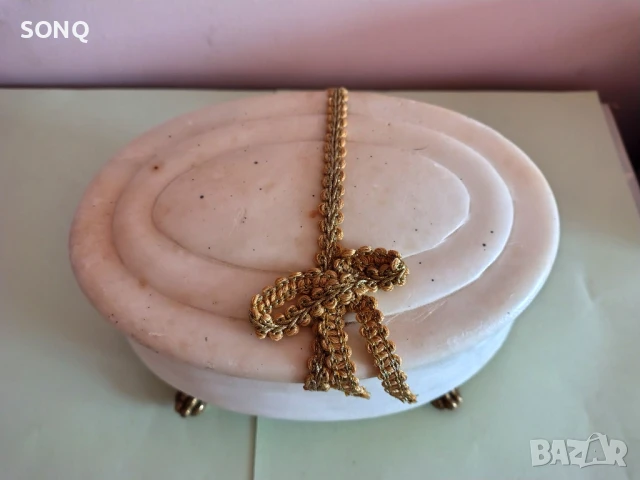 Невероятно Красива Кутия За Бижута От алабастър Със Позлата, снимка 2 - Антикварни и старинни предмети - 51156200