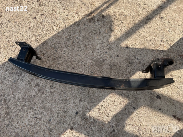 Основа предна броня Фолксваген Голф 5/VW Golf 5, снимка 3 - Части - 53143682