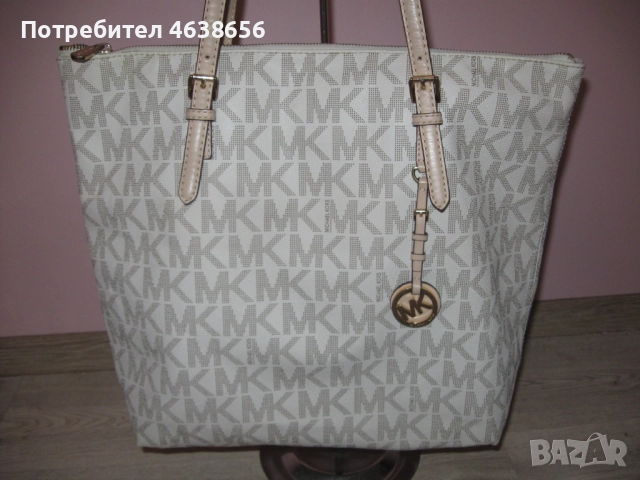 Michael Kors оригинална дамска чанта, снимка 2 - Чанти - 52499765