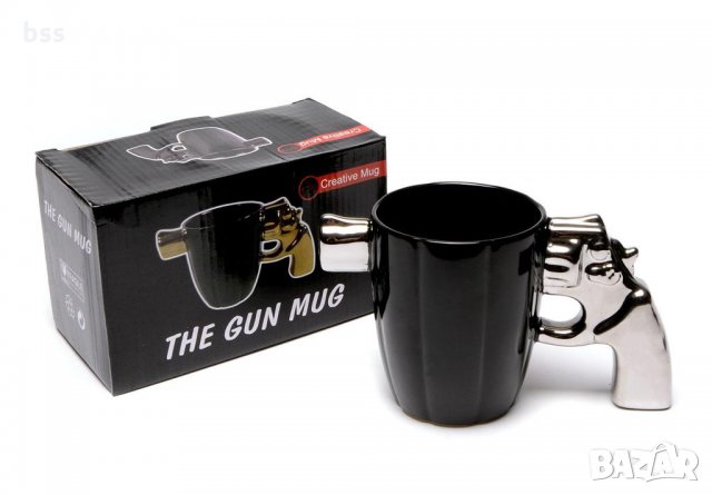 Код 89172 Забавна порцеланова чаша в черен цвят със сребриста дръжка във формата на пистолет.