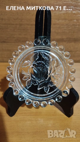 Поставки за чаши от кристално стъкло с релефна роза на дъното и красив борд, снимка 2 - Чаши - 53514988