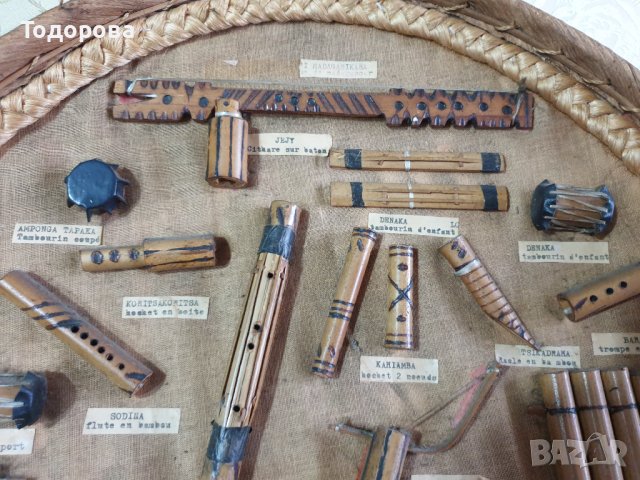 Старинно табло на традиционни Мадагаскарски музикални инструменти, снимка 2 - Антикварни и старинни предмети - 44357039