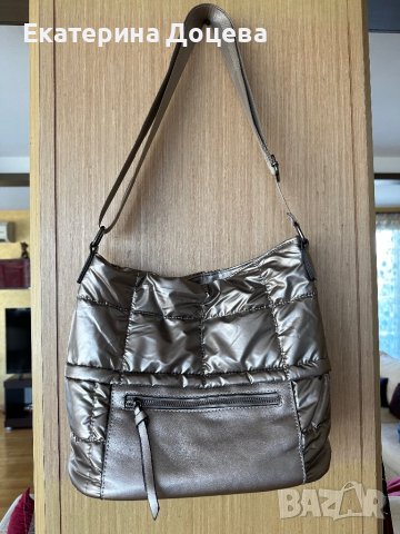 Сребриста чанта с регулируема дръжка