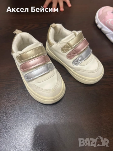 ПРОДАВАТ СЕ ДВА ЧИФТА МАРАТОНКИ ЗА МОМИЧЕТА, ОТ H&M 20/21 ПО ЧИФТ 25ЛВ. ЗА ДВАТА ЧИФТА 50ЛВ., снимка 2 - Детски обувки - 52620393