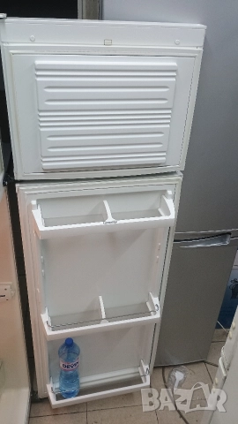 Хладилник с камера Liebherr, снимка 7 - Хладилници - 52815692