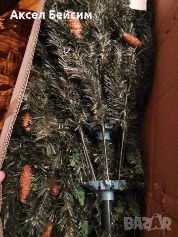 Коледна елха 120см. Със 180бр.шишарки , снимка 3 - Декорация за дома - 52620382