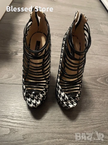 Дамски обувки с ток Christian Louboutin, снимка 4 - Дамски обувки на ток - 50634871