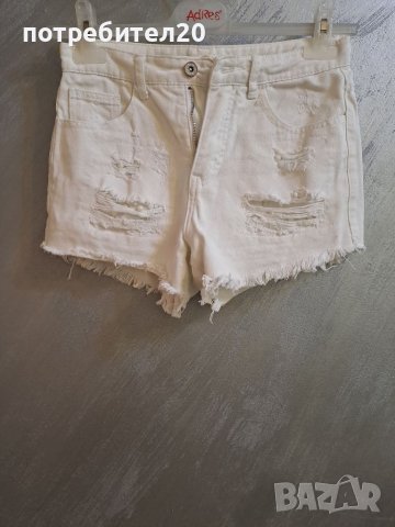 Бели къси панталони с висока талия  с перли , снимка 2 - Къси панталони и бермуди - 41656225