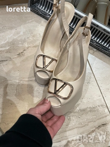 Valentino сандали , снимка 2 - Сандали - 53820683