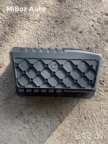 Кутийка багажник БМВ Е90 BMW, снимка 2 - Части - 52255055