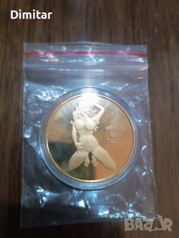 Плакет гола жена