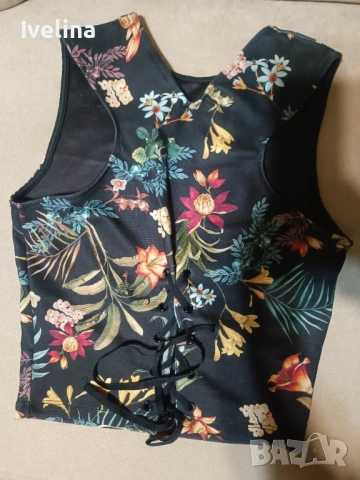 Дамски топ Stradivarius , снимка 3 - Корсети, бюстиета, топове - 53527689