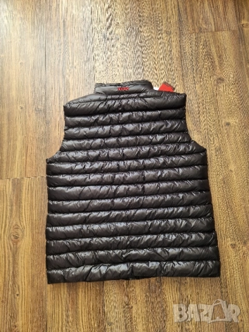 Страхотна мъжка грейка елек HUGO BOSS размер S M L XL 2XL , снимка 5 - Якета - 51470867