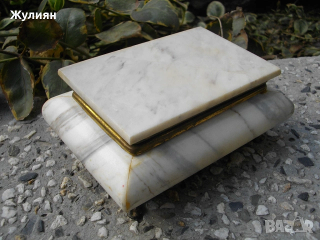 СТАРА МРАМОРНА КУТИЯ ЗА БИЖУТА 