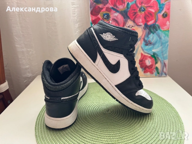AIR JORDAN 1 Mid SE GS 'Panda Elephant', снимка 2 - Кецове - 53709670