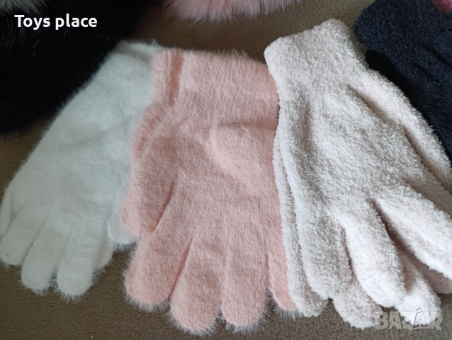 Страхотни пухкави шапки и ръкавици Подходящи за коледен подарък , снимка 11 - Шапки - 52347673