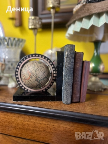 Винтидж стопер за книги  Размери-13.5/8 /14.5 см височина Цена-35 лв/17.90€