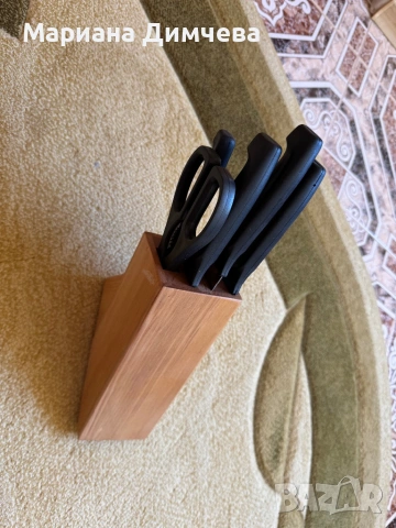 ЧИСТО НОВ комплект кухненски ножове с дървена поставка , снимка 2 - Прибори за хранене, готвене и сервиране - 53672931