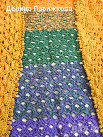 Ръчно плетен триъгълен шал наметка с ресни "Горски полъх", снимка 13 - Шалове - 52771398