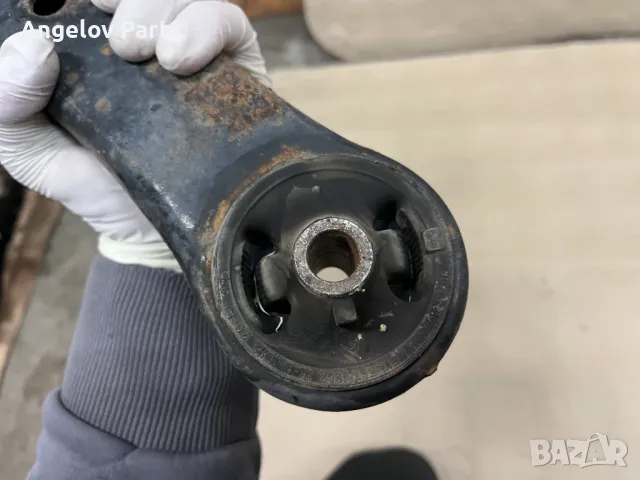 Преден ляв носач за Toyota Avensis T25, снимка 3 - Части - 49244846