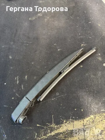 Clio 15г задна чистачка с рамо оригинална 